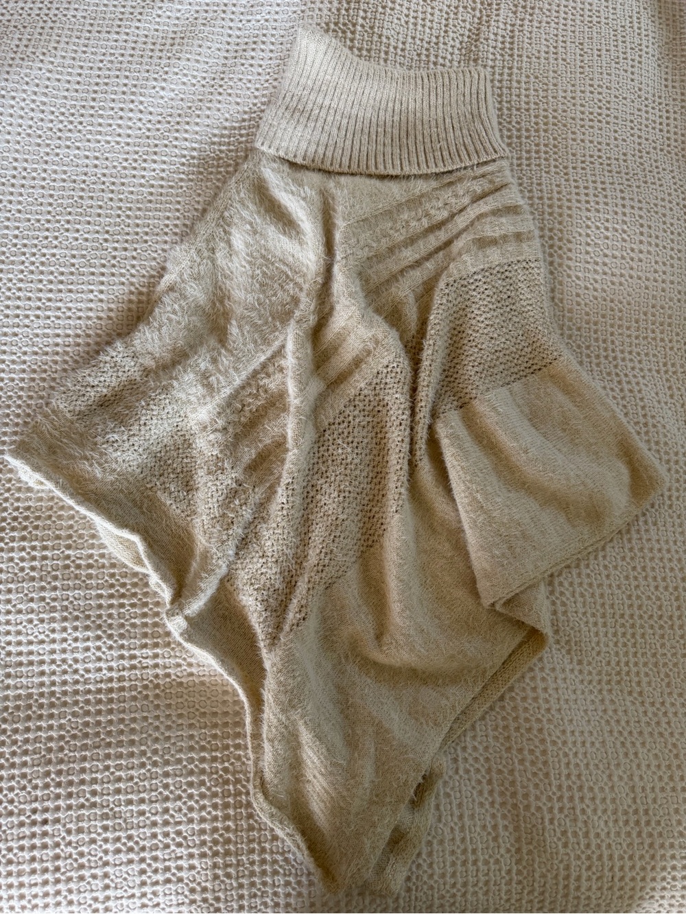 Anthropologie Everything in Love Turtleneck Knit Poncho Cape Cream Metallic - Picture 4 of 13